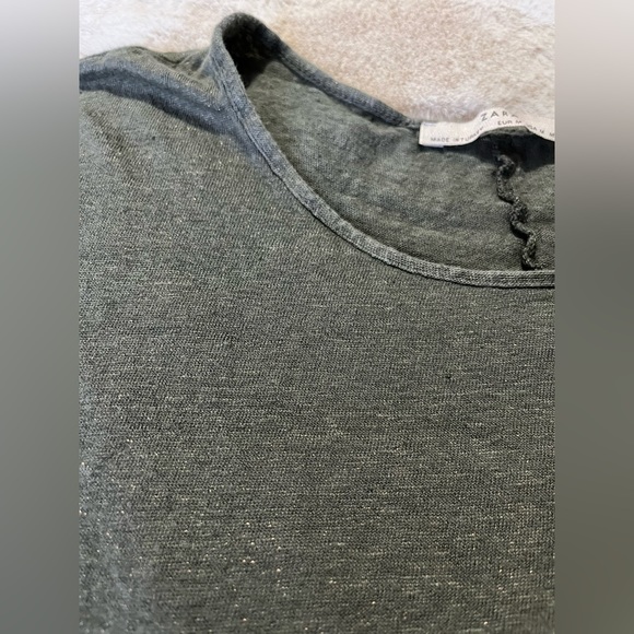 Zara green with gold shimmer T with back twist and cut outs. Size M - Picture 2 of 5